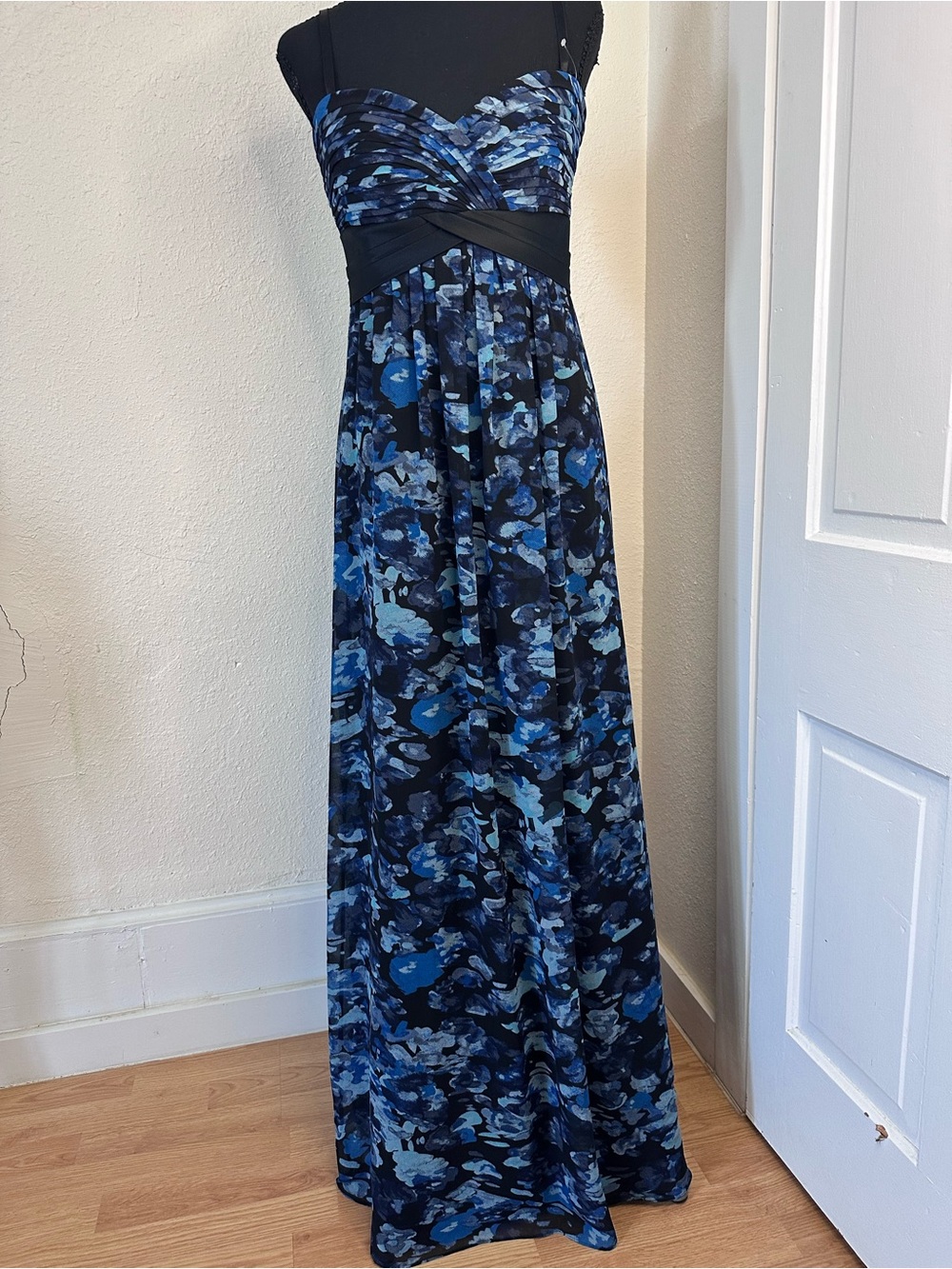 BCBGMAXAZRIA Blue Black Abstract Sweetheart Maxi Dress Pleated Zip 4
